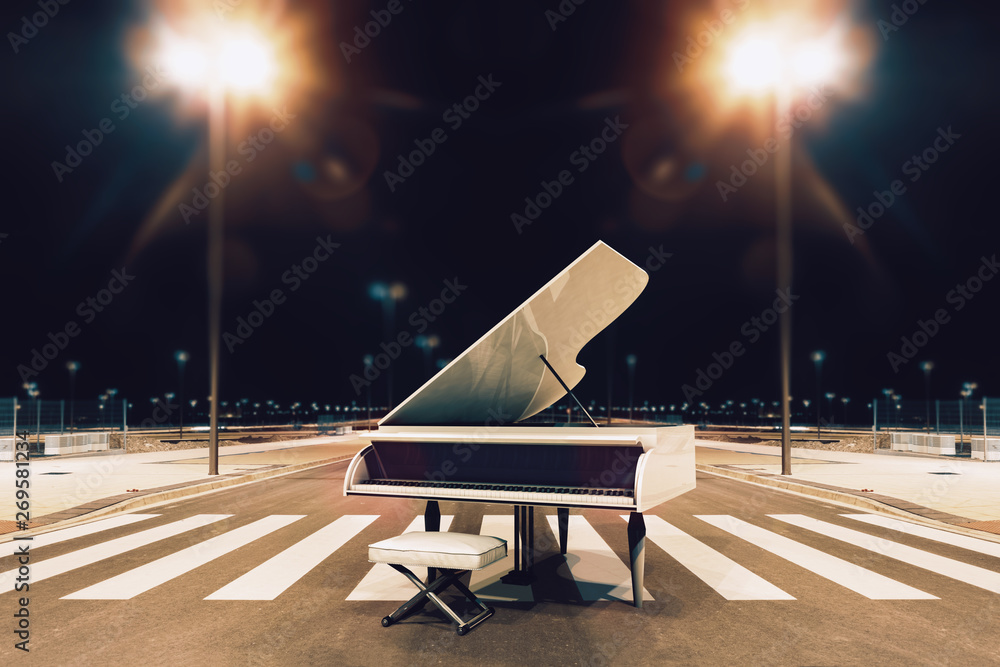 Concepto de música de piano.Piano blanco en la calle de la ciudad por la noche con la luz de las far