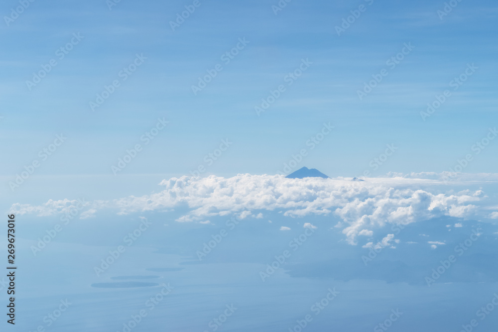 俯瞰阿贡火山