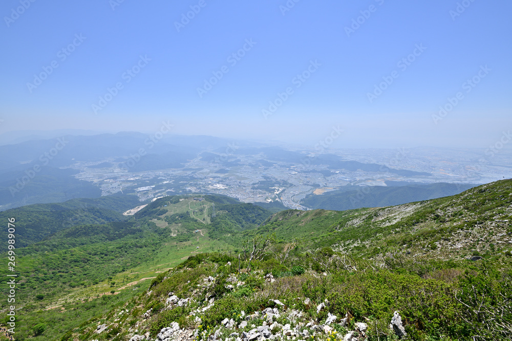 伊吹山から臨む長浜市