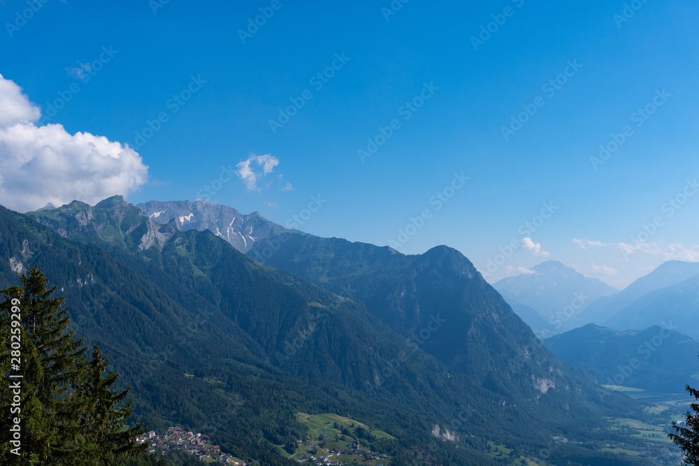 从利希滕斯坦看到的阿尔卑斯山全景