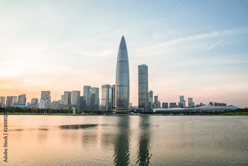 深圳后海CBD天际线黄昏城市场景