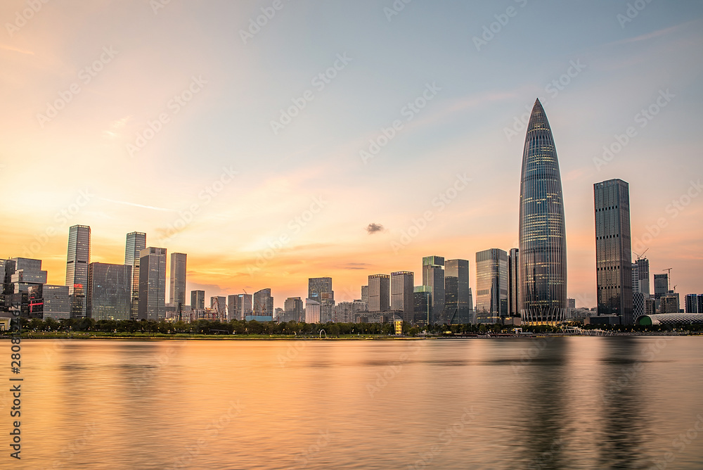 深圳后海CBD天际线黄昏城市场景