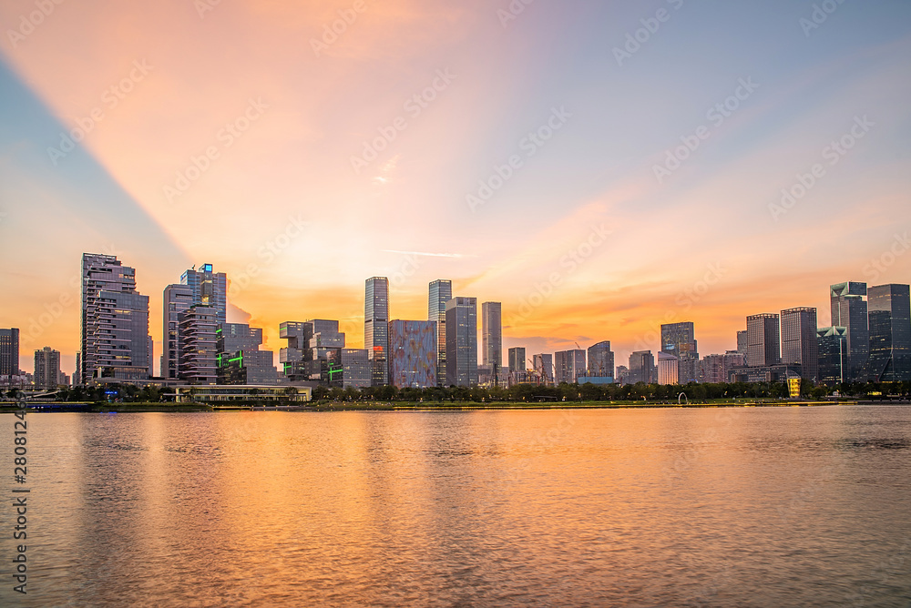 深圳后海CBD天际线黄昏城市场景