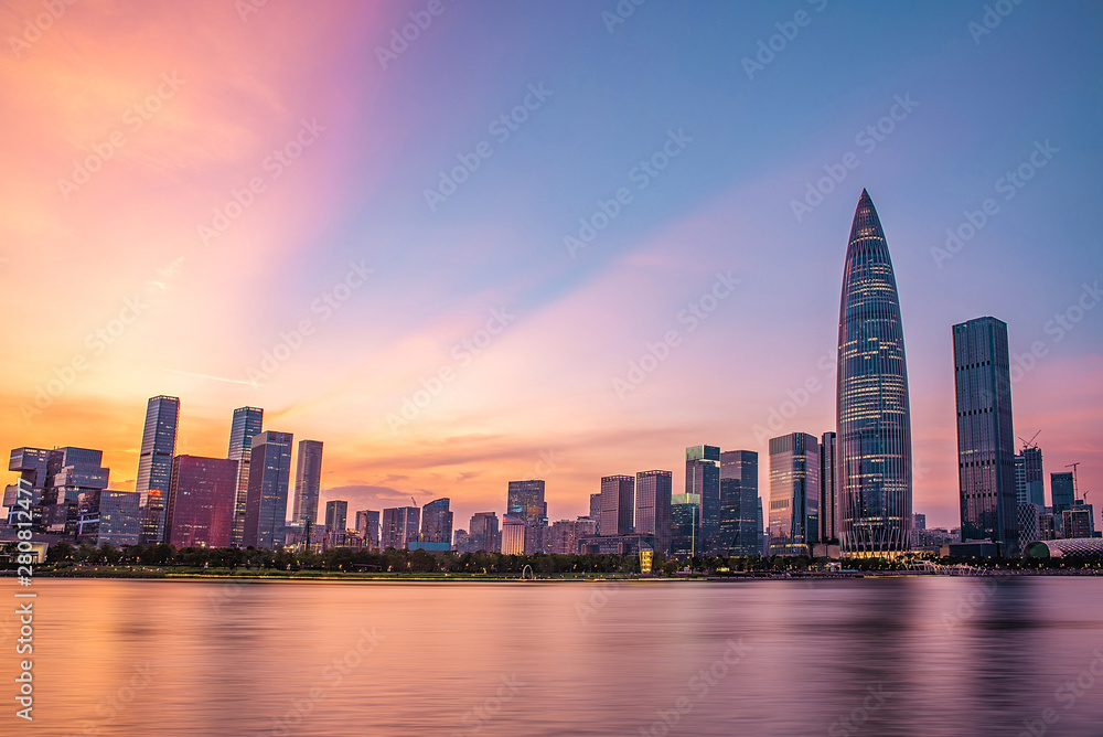 深圳后海CBD天际线黄昏城市场景