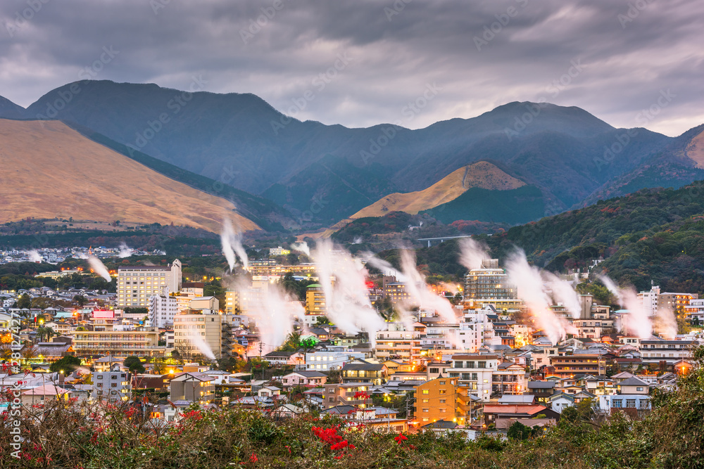 别府，日本，带温泉浴室的城市景观