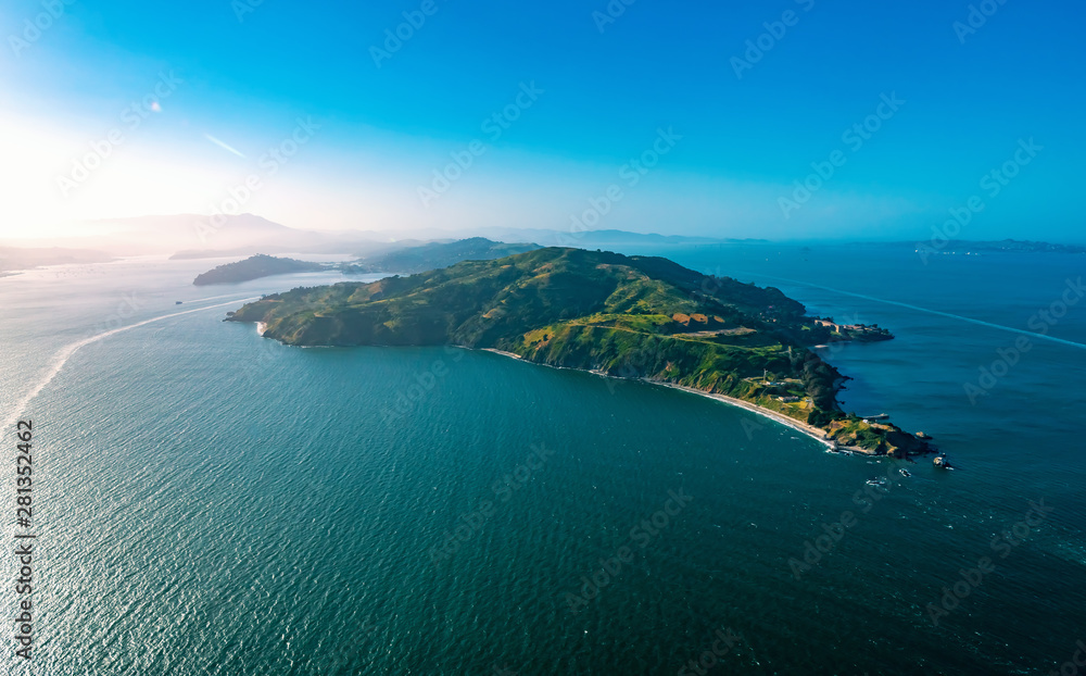 旧金山海岸日落天使岛鸟瞰图