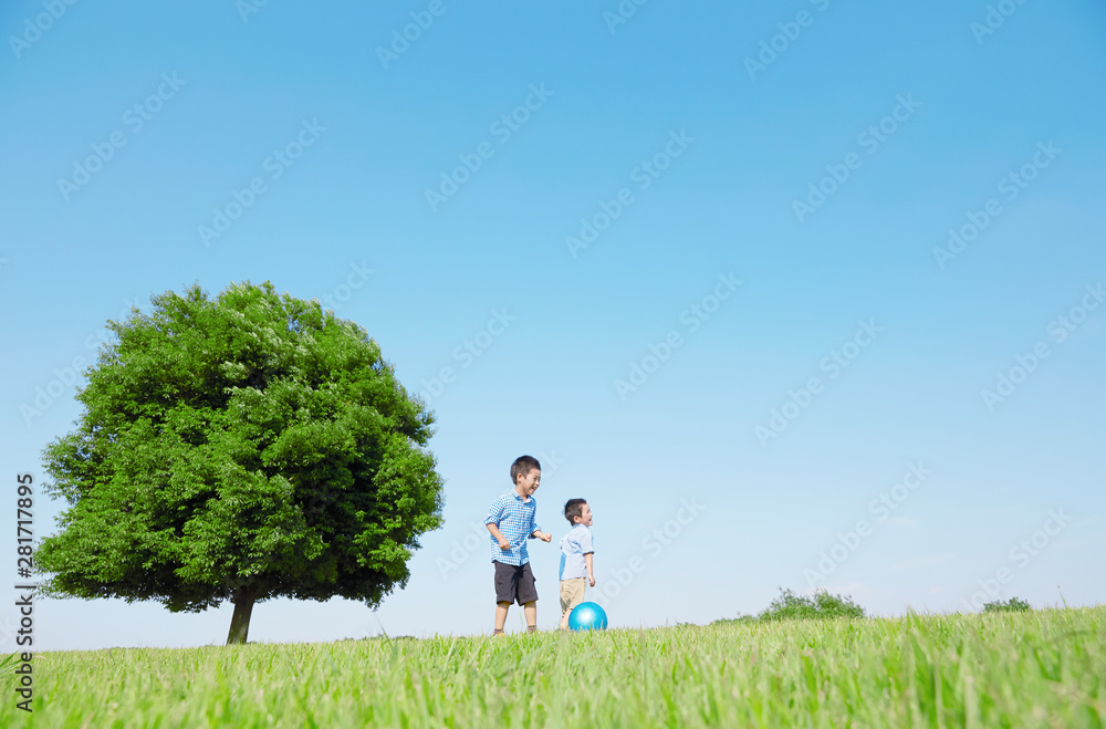 男の子　遊ぶ