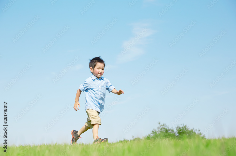 男の子　遊ぶ