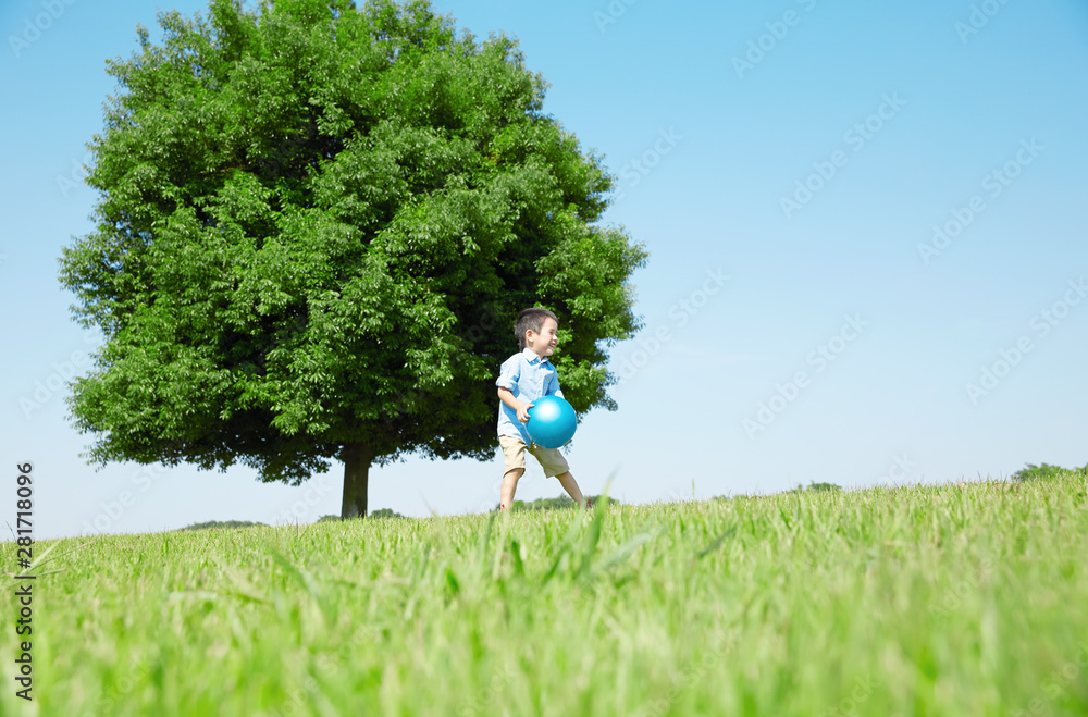 男の子　遊ぶ