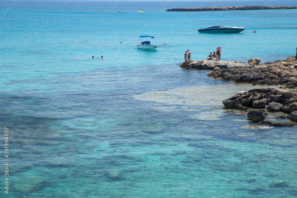 纯蓝色海水，蓝色泻湖