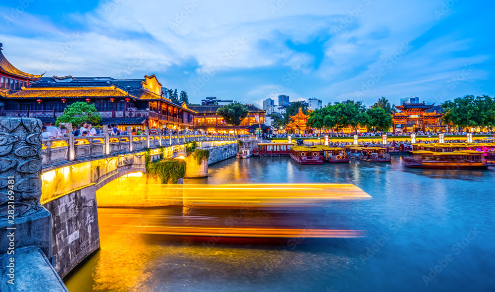 南京老建筑河夜景……