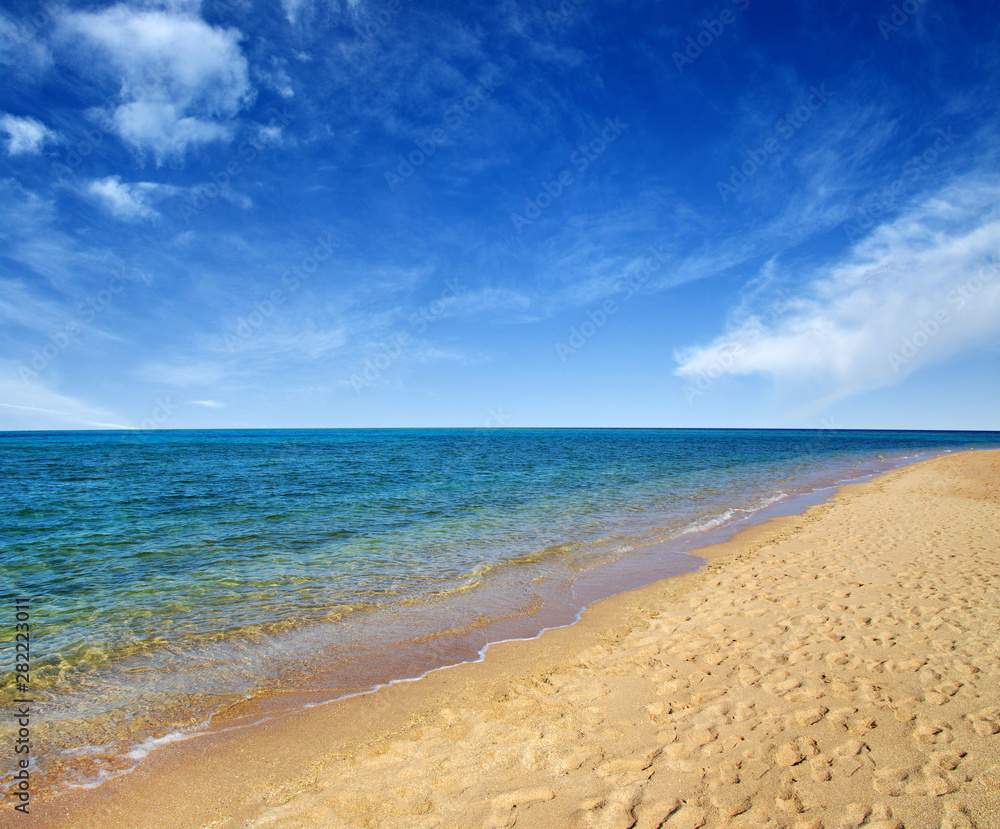 夏日沙滩与大海