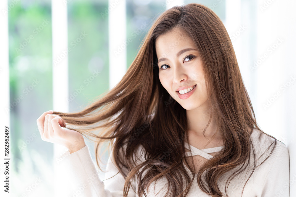 女性　ヘアスタイル