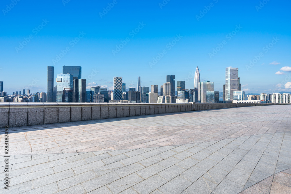 空广场的城市天际线