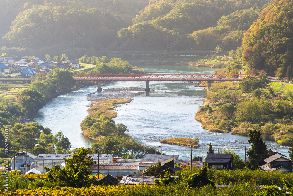 日本长野饭山市的池隈河美景