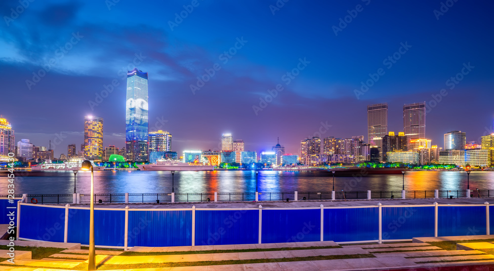 上海陆家嘴建筑景观的城市夜景……