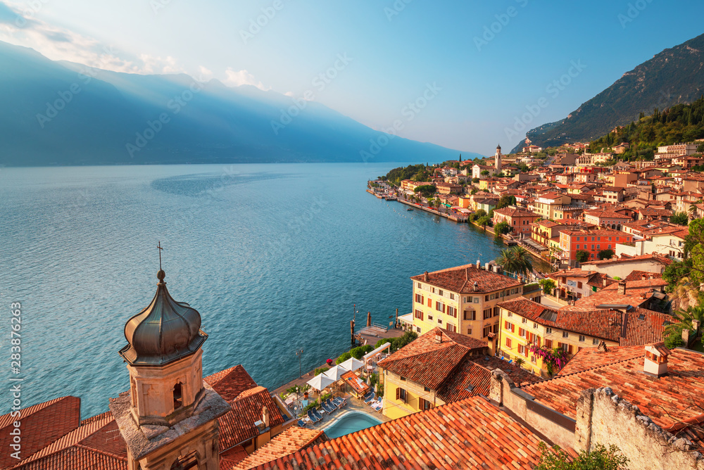 意大利著名旅游目的地Limone sul Garda镇的Garda湖风景