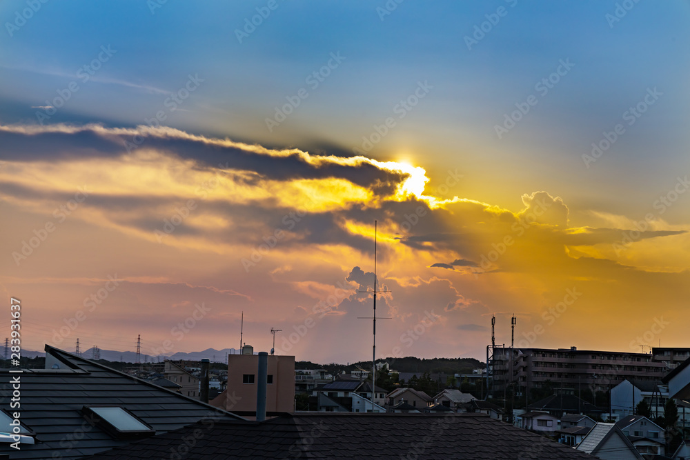 横浜郊外のから見る夕暮れの空