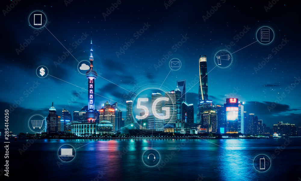 具有智能5G无线通信网络概念的现代城市。