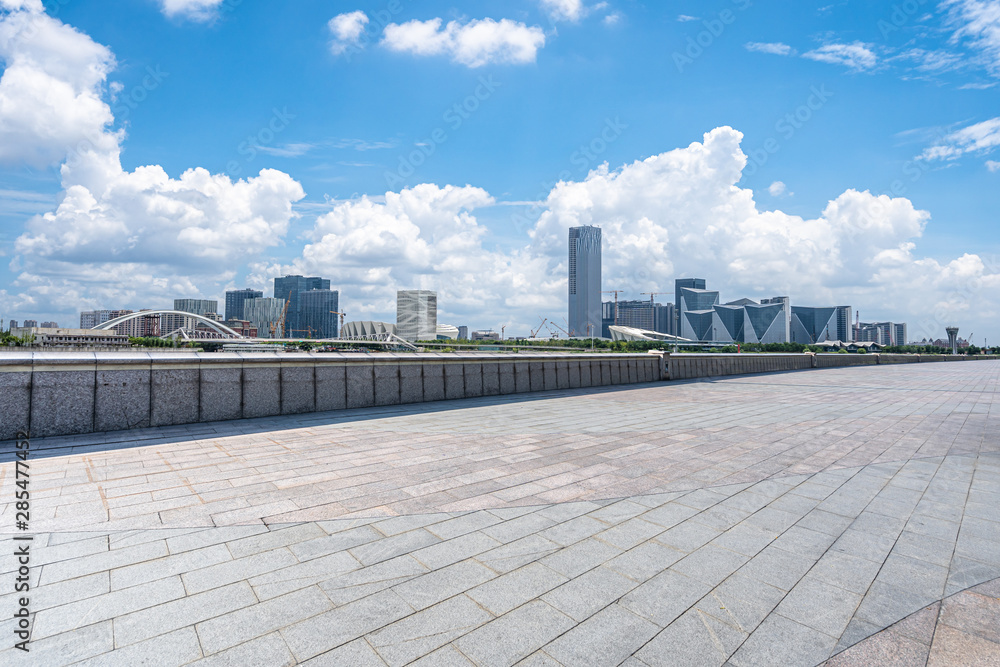 空广场的城市天际线