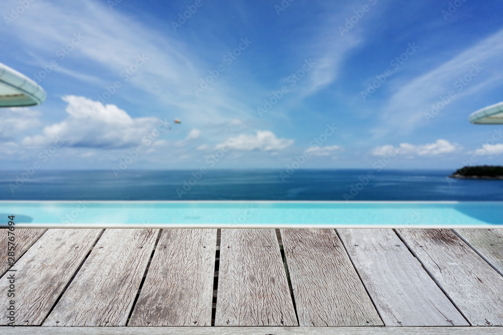 木地板露台纹理与游泳池模糊夏季背景夏季热带海洋