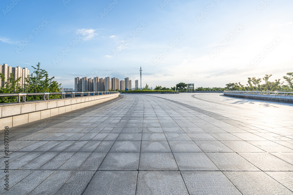 空广场的城市天际线