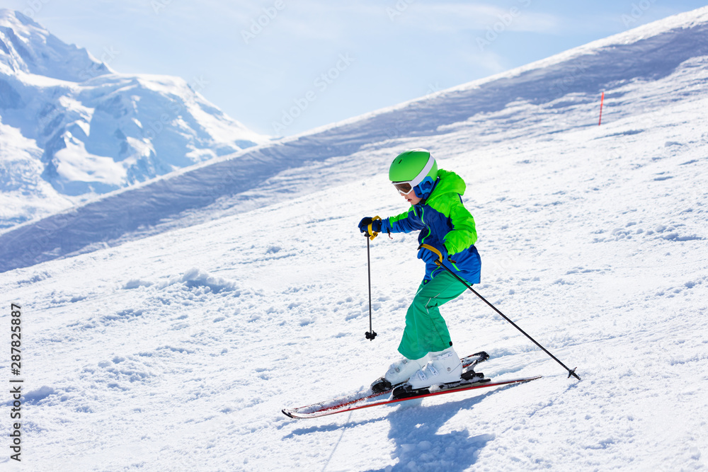 高山小滑雪者