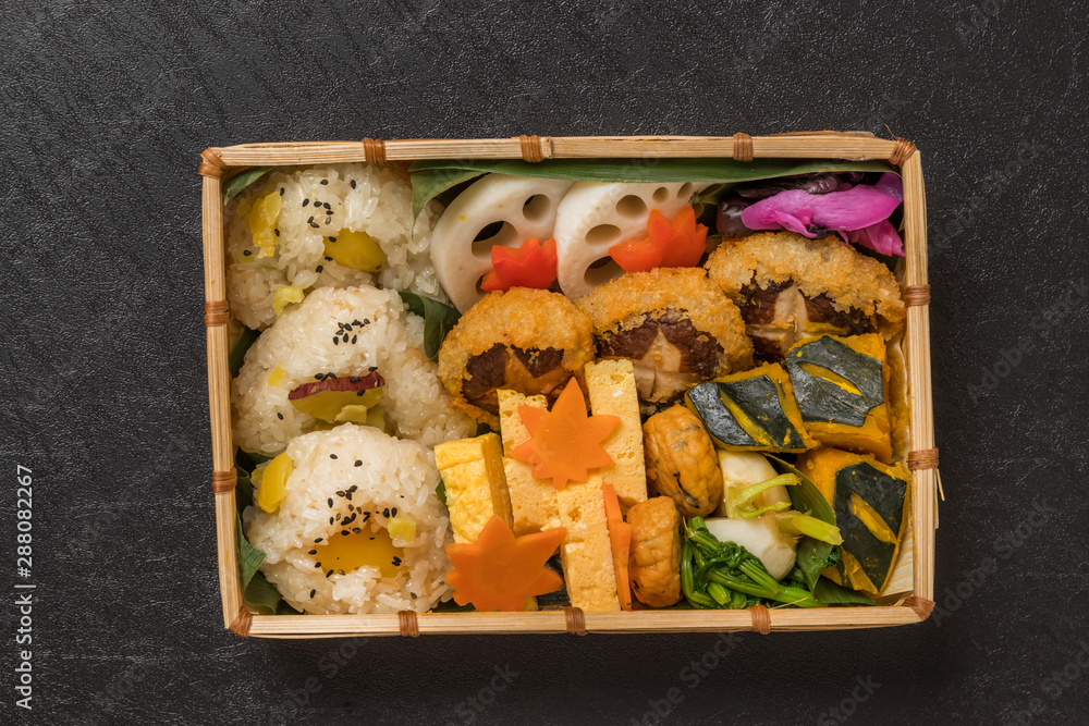 典型的な和食(弁当) Japanese style famous lunch box (bento)