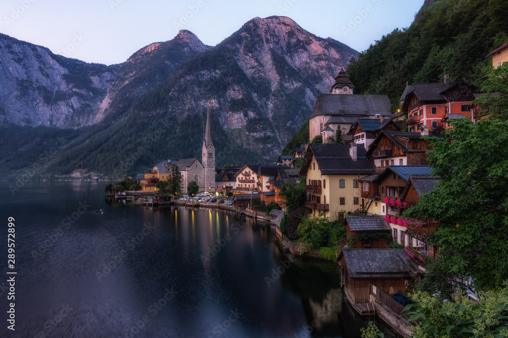 哈尔斯塔特村湖景