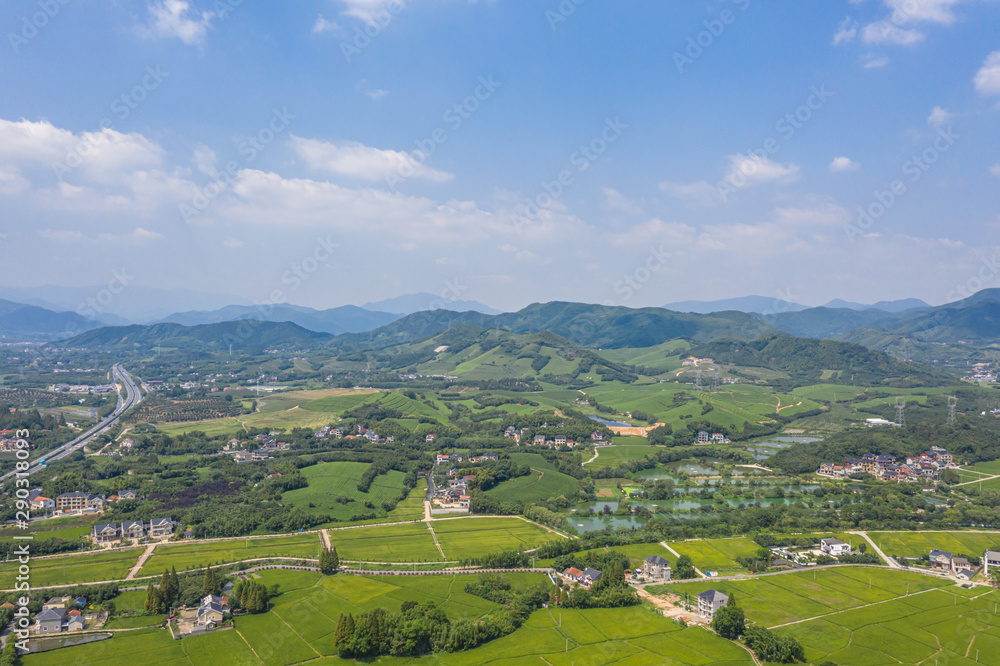 有山的村庄