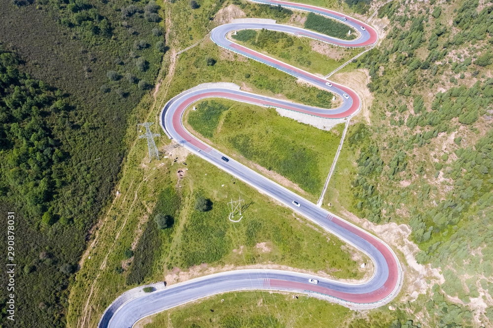 盘山公路鸟瞰图