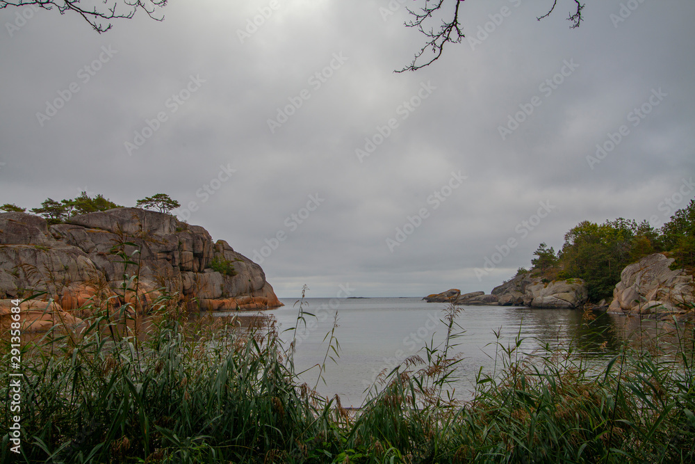 海岸上的风景，你可以看到远处的地平线