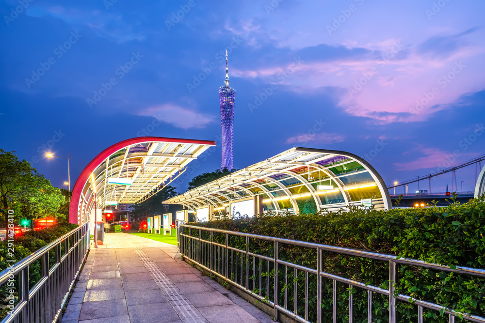 夜间城市交通