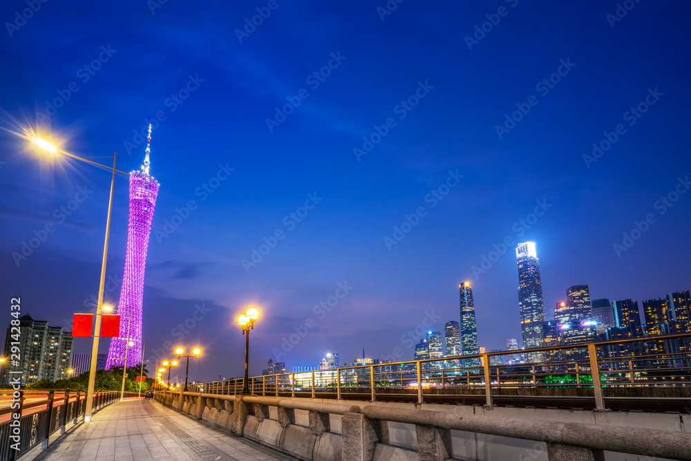 广州城市建筑景观的夜景天际线