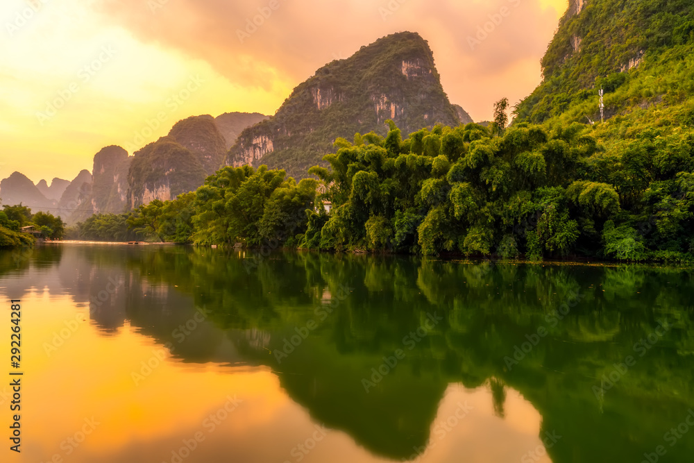 桂林美丽的山水和自然景观