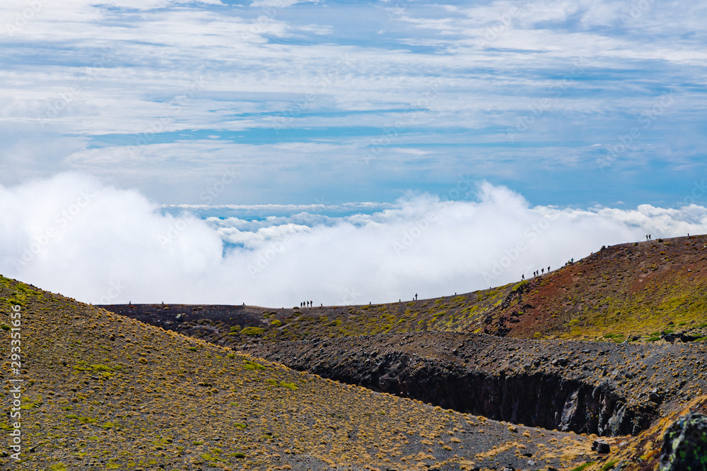 雲の上の登山道