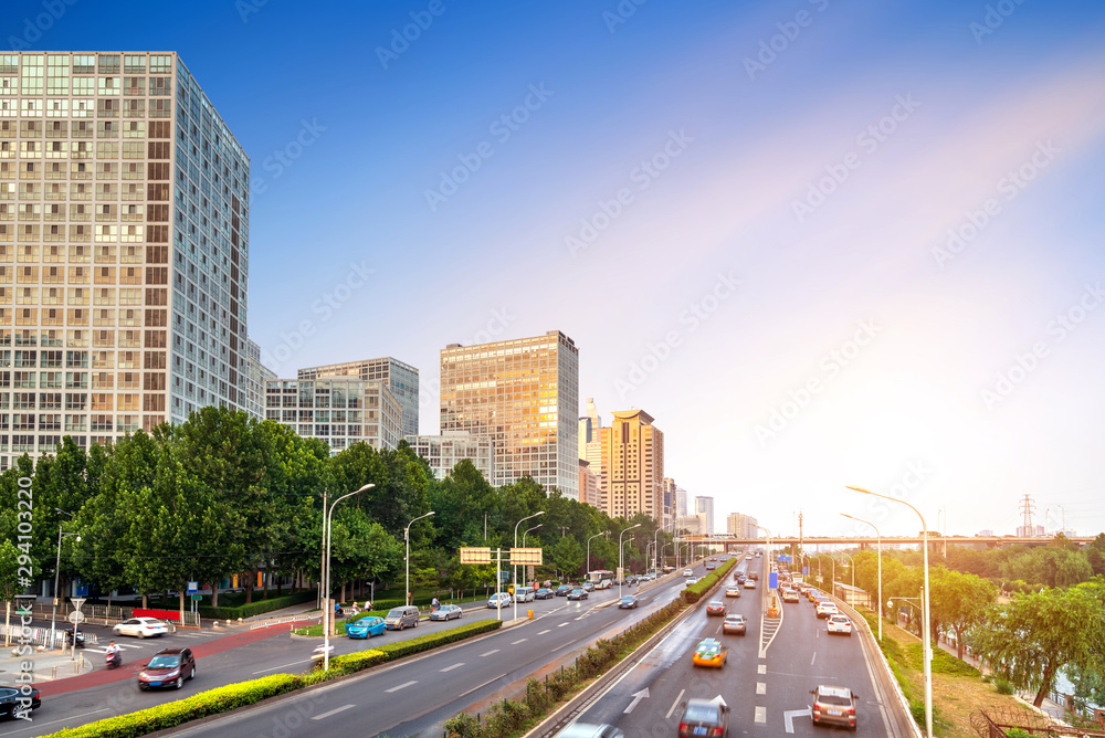 城市的街道和汽车