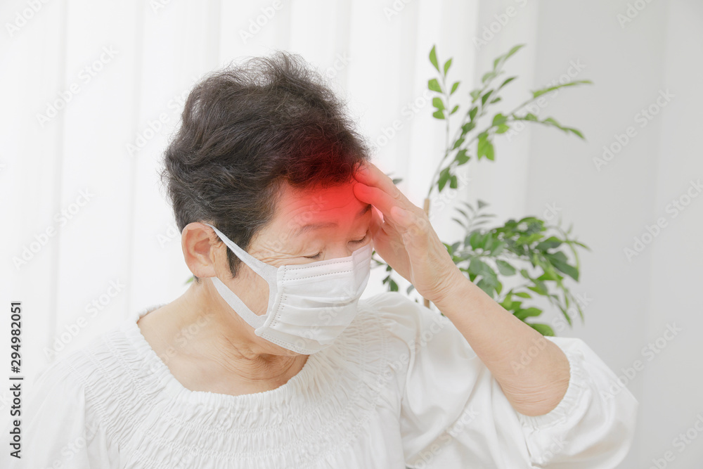 シニア女性　体調不良