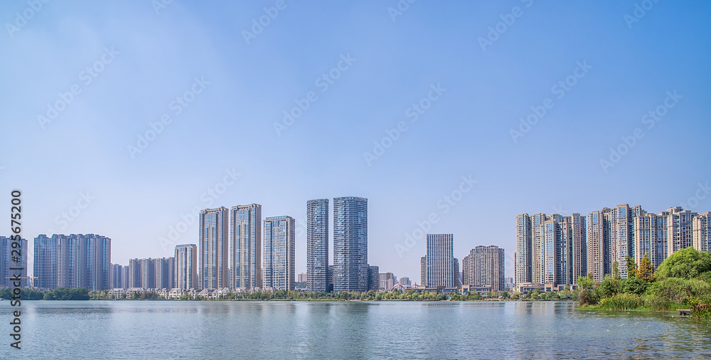 中国湖南长沙梅溪湖滨水建筑天际线全景图