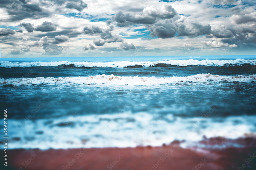 海滩背景。海景和多云的天空抽象设计。