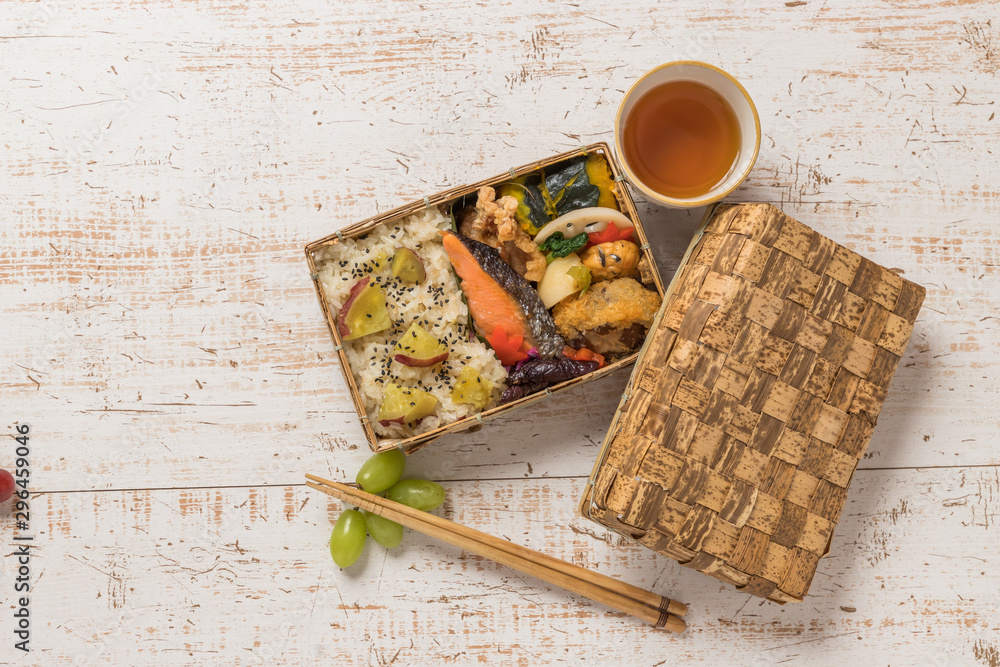 ピクニックのおべんとう　Picnic lunch (outdoor bento)