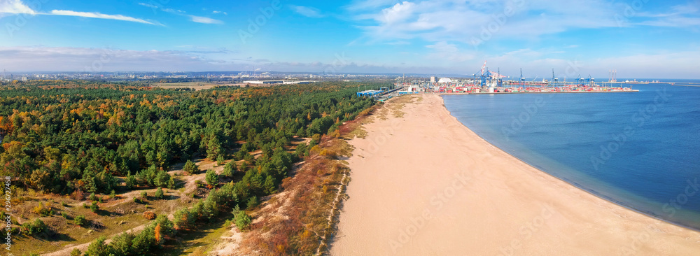 波兰格但斯克波罗的海美丽海滩的空中全景