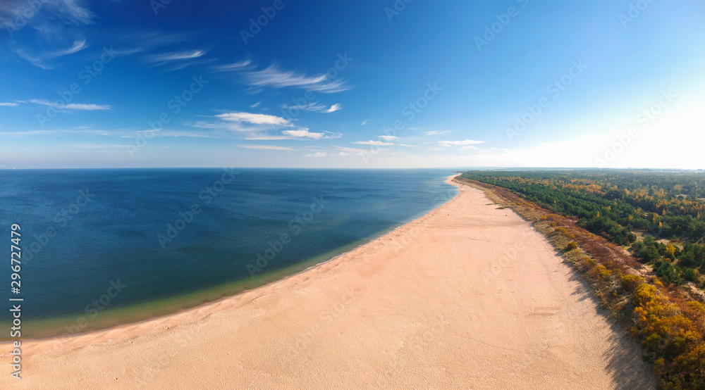 波兰格但斯克波罗的海美丽海滩的空中全景