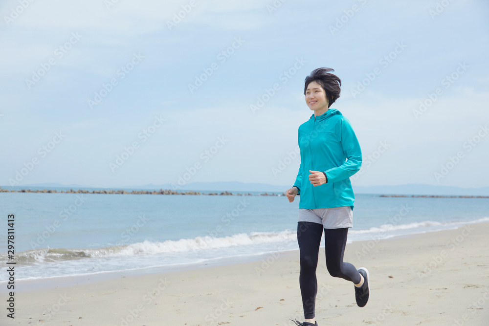 女性　ミドルエイジ　ランニング