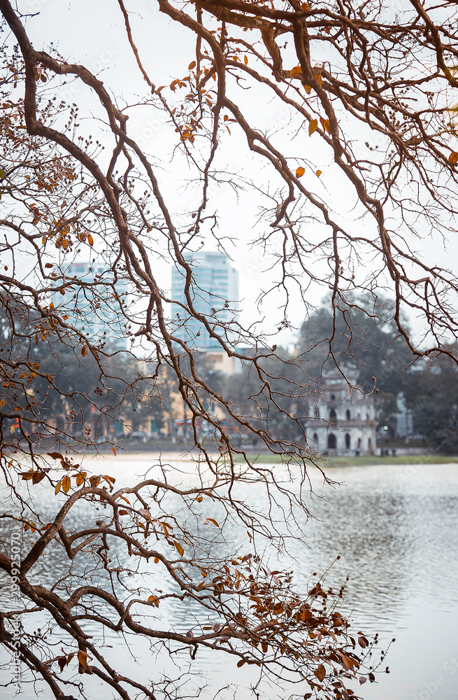 越南河内的Hoan Kiem湖（Guom湖），乌龟塔