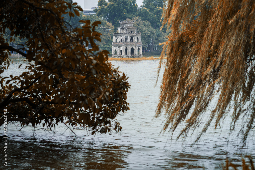 越南河内的Hoan Kiem湖（Guom湖），乌龟塔