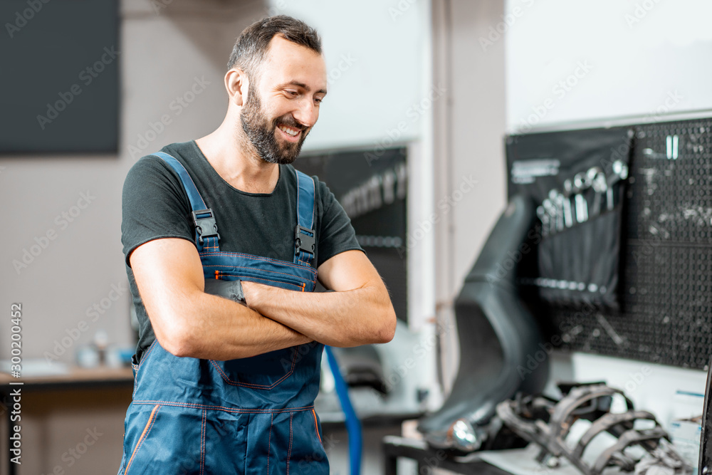 Service worker at the workshop