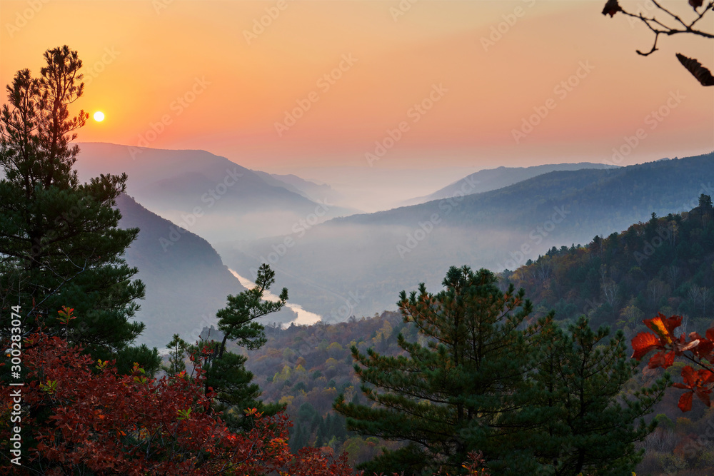 仙翁山景观日出。