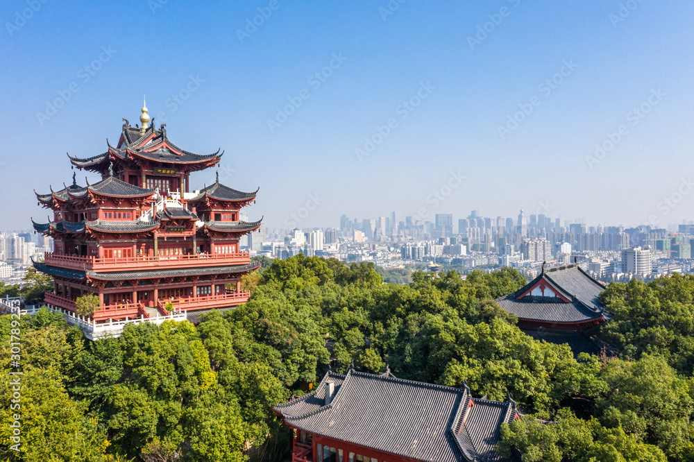 cheng huang temple in west lake