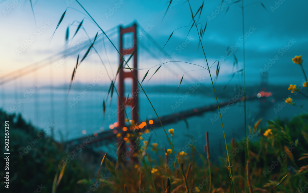 San Franciscos Golden Gate Bridge at sunrise from Marin County